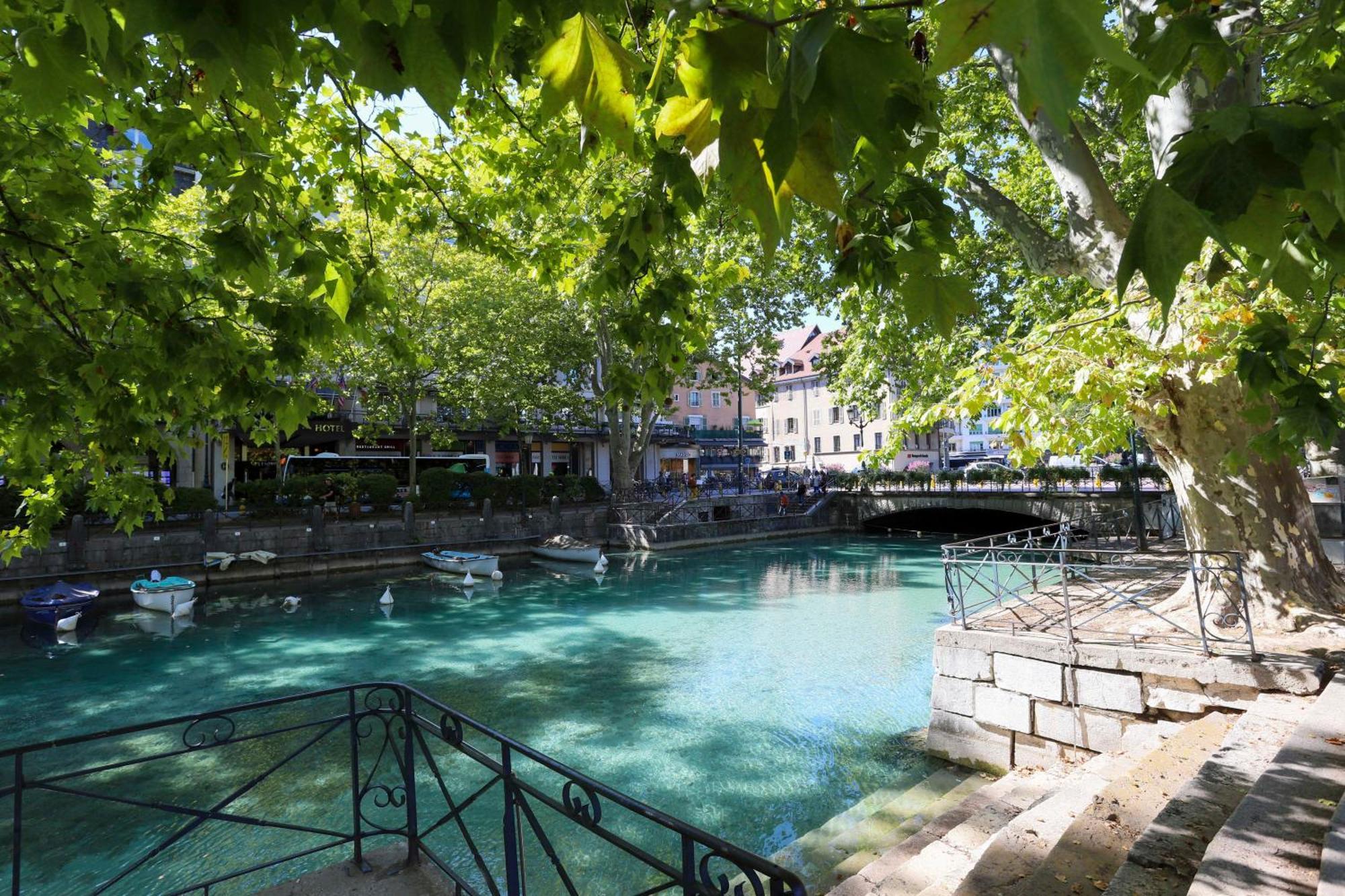 ROYALEMENT BIEN ! Hyper-centre - Wifi - Netflix - Disney plus Annecy Extérieur photo